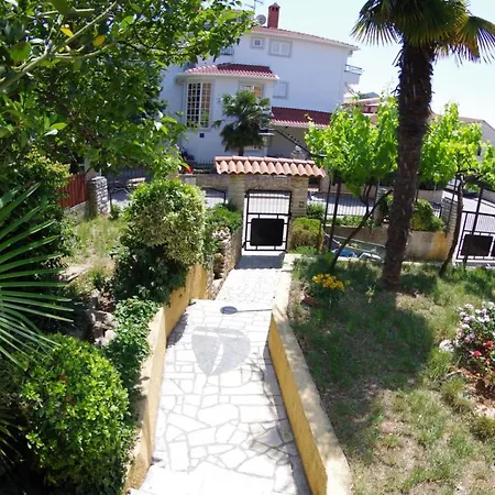 Ruzica, * Pjescana Uvala